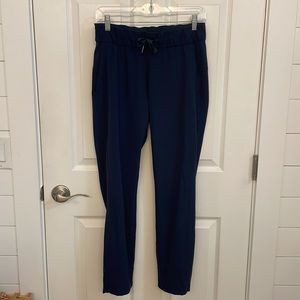 Lululemon On The Fly Jogger Pant Navy Sz 4 Womens EUC - Like New!